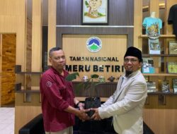 Mitratani Dua Tujuh Tanam 5000 Pohon Aren
