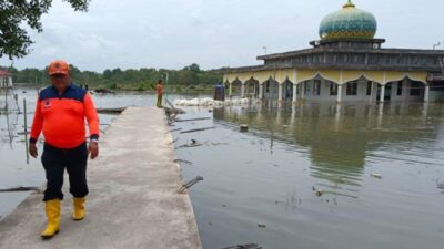 Tulang Bawang geger tanggul jebol