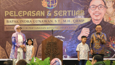 Indra Gunawan dan Keluarga