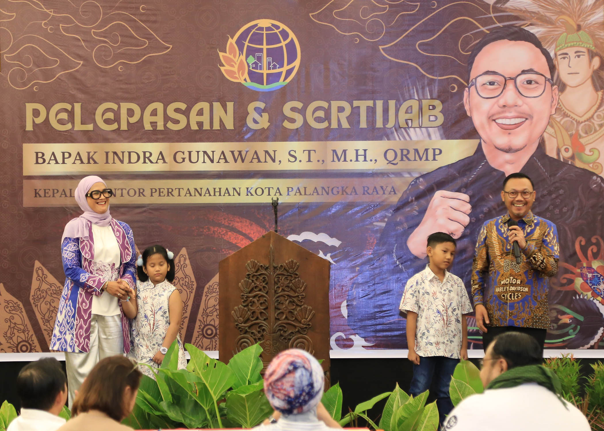 Indra Gunawan dan Keluarga