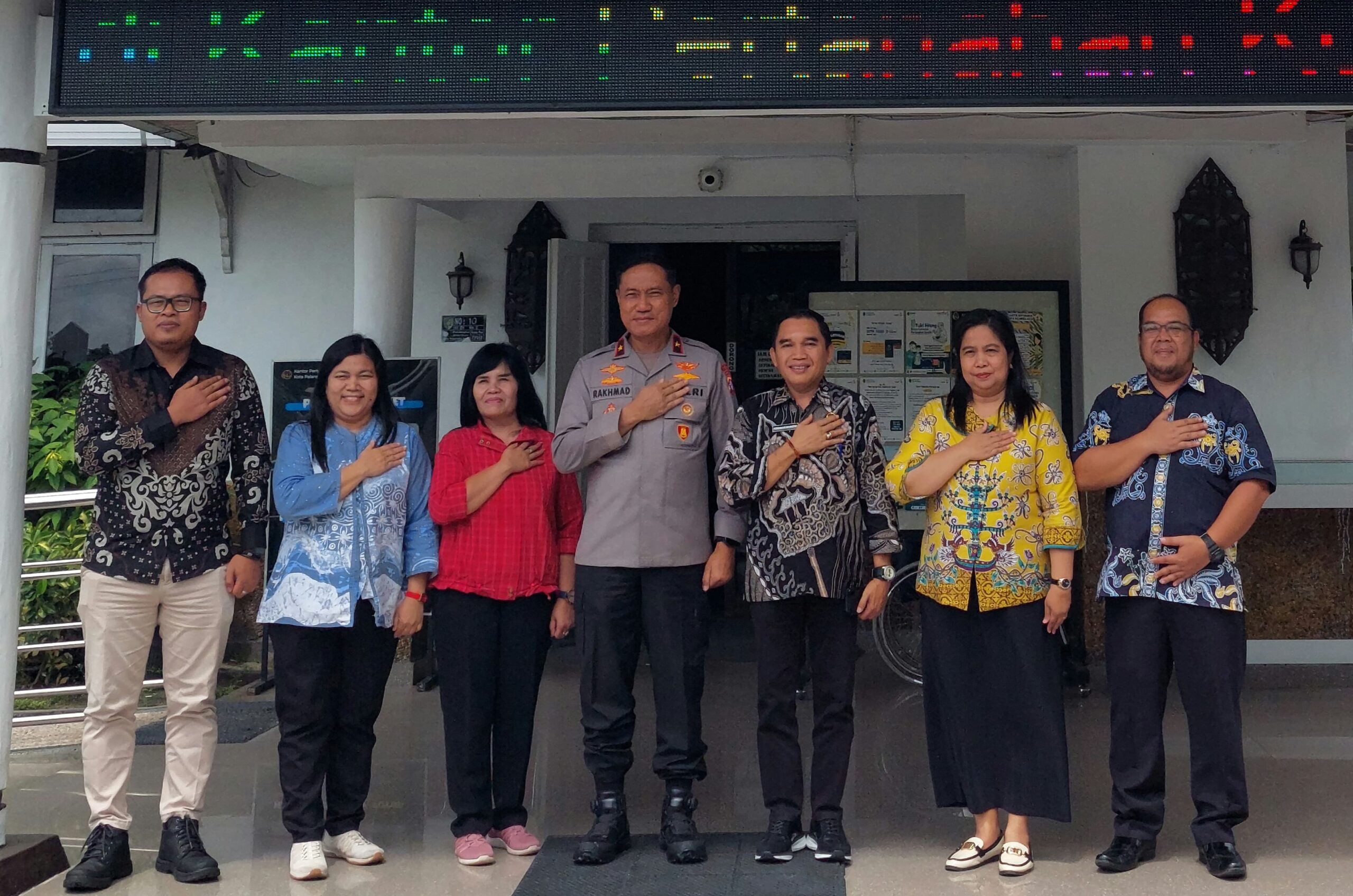 Wakapolda Kalimantan Tengah Brigjen Pol Rakhmad Setyadi saat berkunjung ke Kantor Pertanahan Kota Palangka Raya