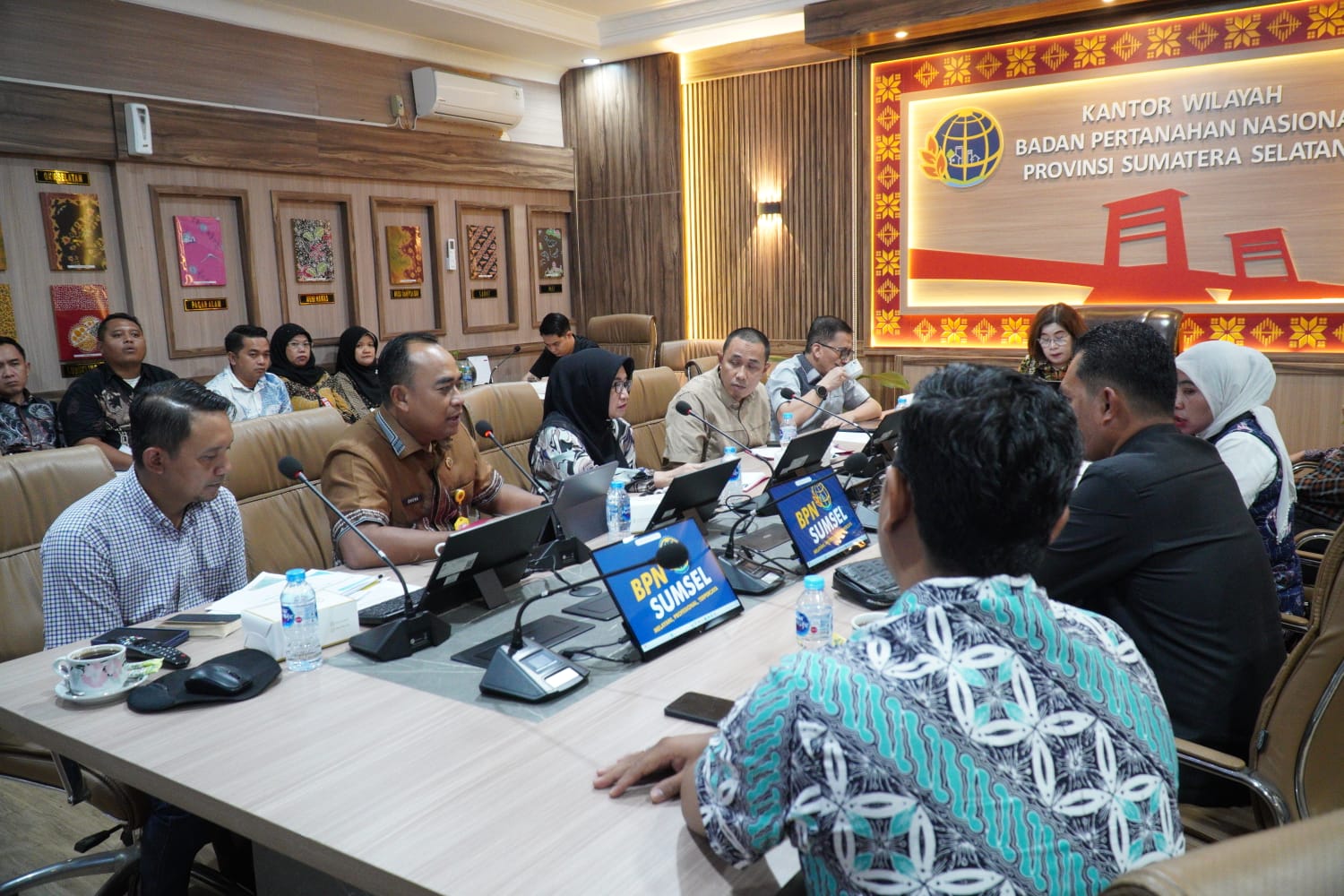 Kantor Pertanahan Kabupaten Banyuasin, melakukan audiensi penting dengan Komisi II Dewan Perwakilan Rakyat Daerah (DPRD) Kabupaten Banyuasin.