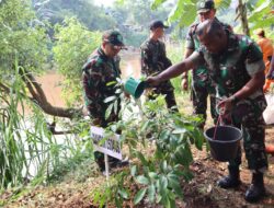 Dandim Ajak Warga Jaga Lingkungan: Karya Bakti HUT TNI Sertai Penanaman Pohon dan Bagi Sembako
