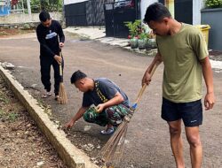 TMMD Ke-127 Kodim 0508/Depok Capai 75 Persen, Karya Bakti Bersihkan Mushallah dan Lingkungan Warga