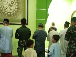 Hangatnya Ramadan di Lokasi TMMD, Prajurit TNI Berbaur dengan Warga Sukamaju