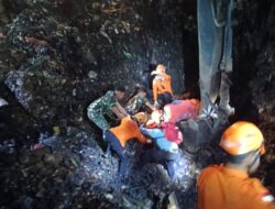 Gerak Cepat Yonarmed 7/BG Bantu Penanganan dan Evakuasi Longsor Gunung Sampah di Bantargebang