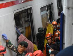 Gerak Cepat Kodam Jaya Evakuasi Tabrakan KA di Bekasi Timur