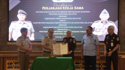 Kantor Wilayah (Kanwil) Badan Pertanahan Nasional (BPN) Provinsi Sumatera Selatan resmi menjalin kerja sama strategis dengan Kejaksaan Tinggi (Kejati) Sumatera Selatan melalui penandatanganan Perjanjian Kerja Sama (PKS), Selasa 21 April 2026.