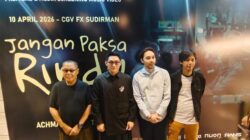 "Jangan Paksa Rindu" Tembus 50 Juta Stream, Ifan Seventeen Hadirkan Versi Film Pendek 4 'Jangan Paksa Rindu' Tembus 50 Juta Stream, Ifan Seventeen Hadirkan Versi Film Pendek