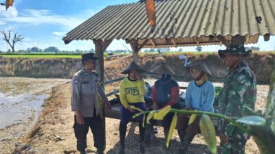 TMMD di Winong: Sertu Susilo dan Aiptu Darlan Bangun Kedekatan, Warga Merasa Dilayani dan Dilindungi