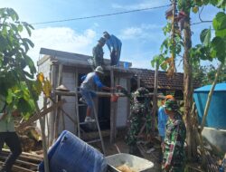 Pengecoran Atap Jadi Simbol Kebersamaan, TMMD Bangun MCK di Desa Godo