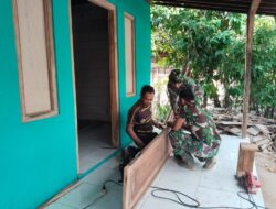Pemasangan Pintu Jadi Sentuhan Akhir, Rumah Ibu Sarmini Rampung 100 Persen