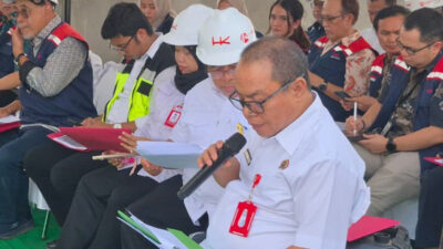 Plt Kepala Kantor Pertanahan Kabupaten Banyuasin, Drs. Moren Naibaho, M.Si., bersama jajaran menghadiri rapat overview proyek konstruksi Jalan Tol Palembang–Betung, kemarin.