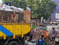Satgas Sampah Kodim 0506/Tgr Turun Tangan, Jalan Raden Fatah Dibersihkan Total