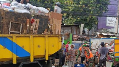 Satgas Sampah Kodim 0506/Tgr Turun Tangan, Jalan Raden Fatah Dibersihkan Total