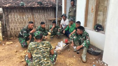 Hangatnya Kebersamaan Satgas TMMD dan Warga di Rumah Program RTLH