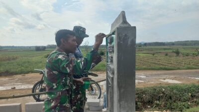 Pengecatan Tugu Prasasti TMMD Reguler ke-128 Kodim Pati Jadi Penanda Semangat Pengabdian