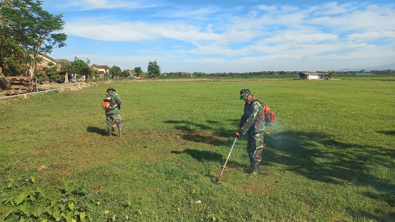 Jelang Penutupan TMMD Reguler ke-128 Kodim Pati, Pembersihan Lapangan Desa Gunungpanti Mulai Dilakukan