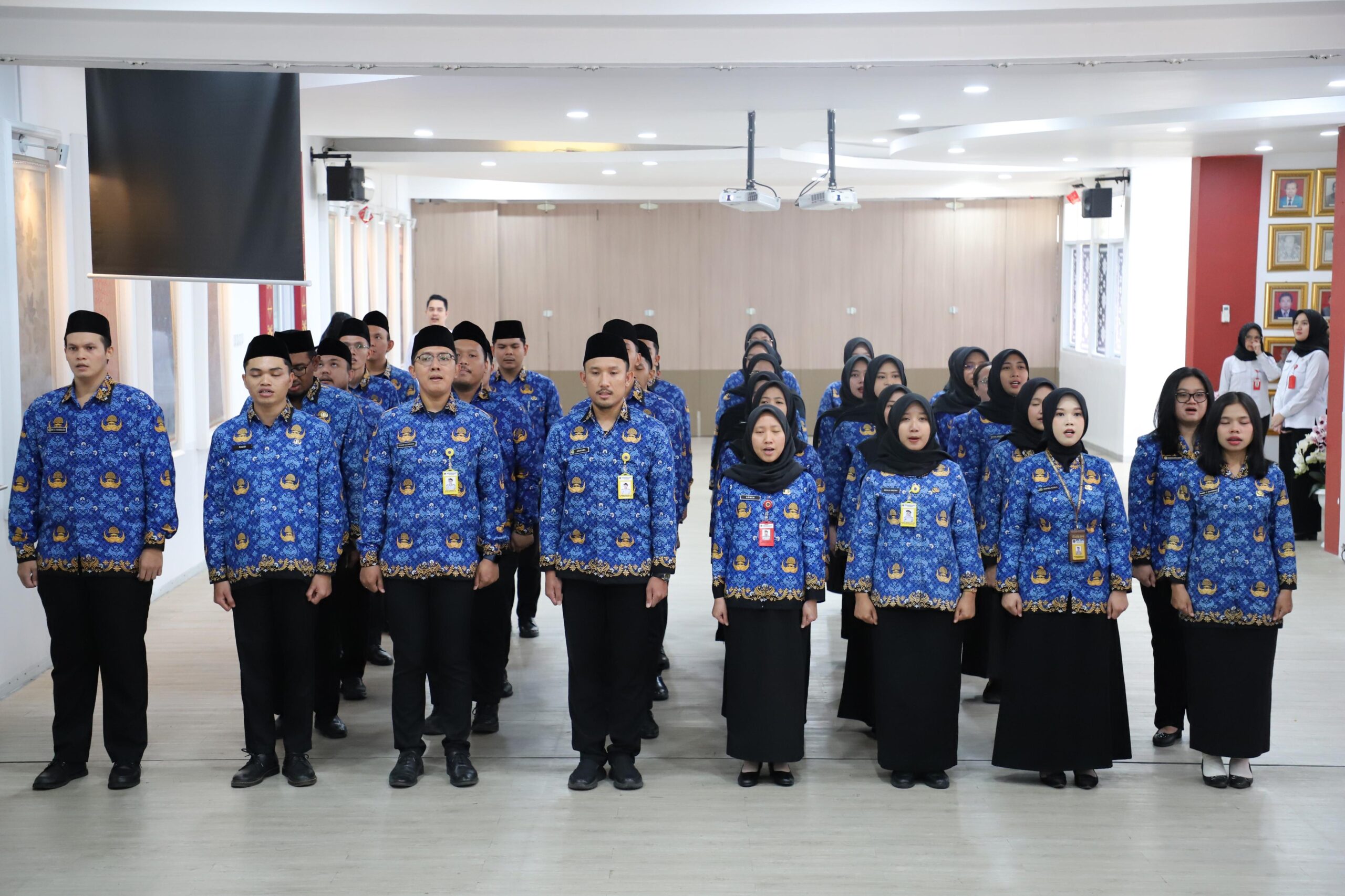 Pelantikan dan pengambilan sumpah dan janji Calon Pegawai Negeri Sipil (CPNS) menjadi Pegawai Negeri Sipil (PNS) di lingkungan Kantor Pertanahan Kabupaten Banyuasin menjadi momentum penting dalam memperkuat pelayanan publik di bidang agraria dan tata ruang.