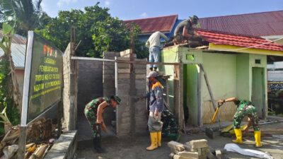 Pemasangan Cor Sloof Atas MCK Masjid Quba Tandai Kemajuan Pembangunan TMMD Ke-129 di Desa Umbele