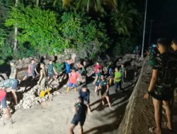 Satgas TMMD Ke-129 Kodim 1311/Morowali Lembur Bersama Warga Kumpulkan Material Lokal di Pesisir Pantai Umbele