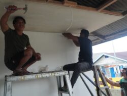 Pemasangan Plafon RTLH Bapak Hardi di Desa Pulau Dua Capai Progres Positif