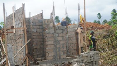 Pembangunan MCK Masjid Desa Polewali Terus Menunjukkan Progres Positif