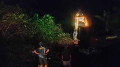 Optimalkan Sasaran Fisik TMMD, Satgas Laksanakan Lembur Malam Demi Percepatan Pembukaan Jalan