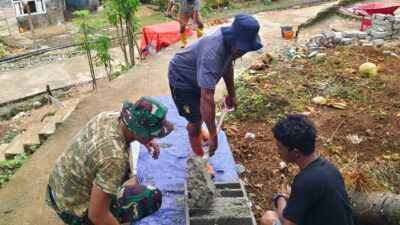 Pembuatan Batako Dikebut, Dukung Pembangunan MCK Masjid Desa Polewali