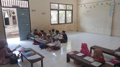 YBM PLN UP2B Bali Konsisten Dukung Pendidikan Keagamaan Melalui Santunan Guru Ngaji di TPQ Fi'lul Khair