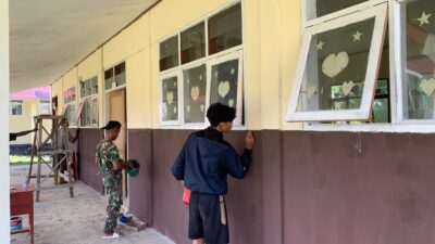 Satgas TMMD Bersama Masyarakat Laksanakan Pengecatan SDN Polewali