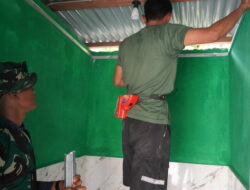 Pemasangan Plafon MCK Masjid Quba Desa Umbele Terus Dikebut Satgas TMMD