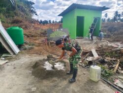 Satgas TMMD Laksanakan Pengecoran Lantai MCK Masjid di Desa Polewali
