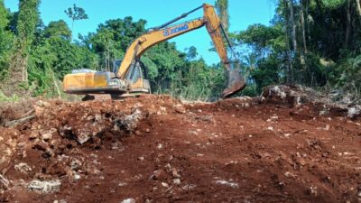 Pembukaan Jalan Penghubung Kepulauan Umbele Hampir Rampung Berkat Sinergitas Satgas TMMD dan Masyarakat