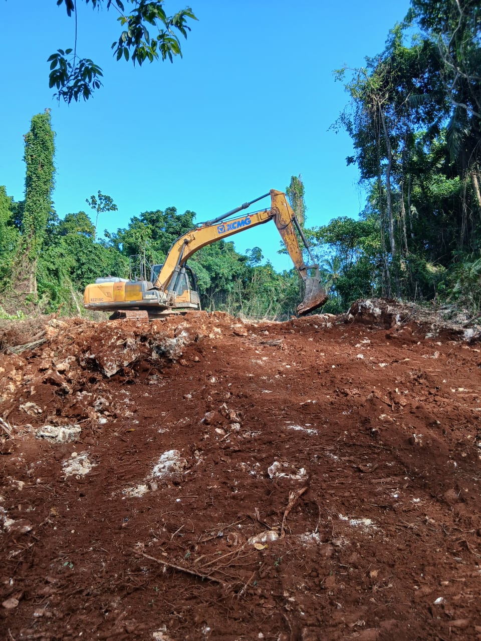 Pembukaan Jalan Penghubung Kepulauan Umbele Hampir Rampung Berkat Sinergitas Satgas TMMD dan Masyarakat