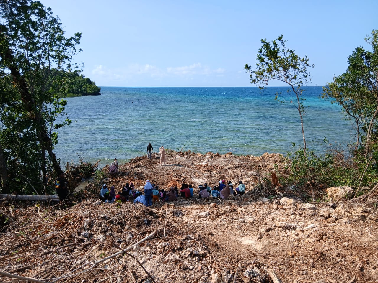 Masyarakat Kepulauan Umbele Sambut Antusias Hasil Pembukaan Jalan TMMD