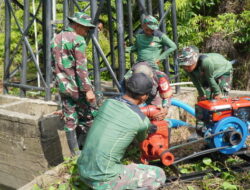 Satgas TMMD Bersama Masyarakat Berjibaku Salurkan Air Bersih ke Desa Umbele