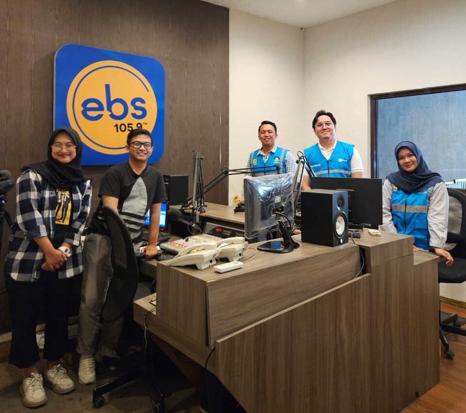 PLN FUN TALK UP2B Jatim Bersama Radio EBS 105.9 FM Surabaya Dorong Masyarakat Beralih ke Gaya Hidup Listrik